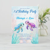 Onder het zee schildpad aqua blue twins verjaardag kaart (Staand voorkant)