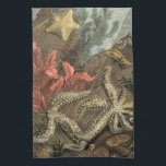 Onder het Zee Theedoek<br><div class="desc">Ga onderwater het zee verkennen met al deze verschillende zeeen wezens. Dit  kunstwerk is een perfecte aanvulling op alle zee-anemonliefhebbers. Het vangt zeemaver met zeesterren,  zeewier en andere zeeen wezens. Haal vandaag nog uw kunst af op uw product.</div>