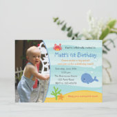 Onder het Zee Verjaardagsuitnodiging Jongens met F Kaart (Staand voorkant)