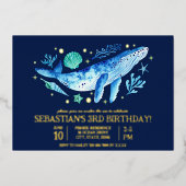 Onder het Zee Whale Waterverf Navy Blue Birthday Folie Uitnodiging (Voorkant)
