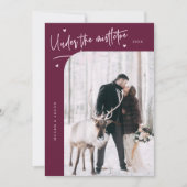 Onder Mistletoe Forever Pas getrouwd Foto Cranberr Feestdagenkaart (Voorkant)