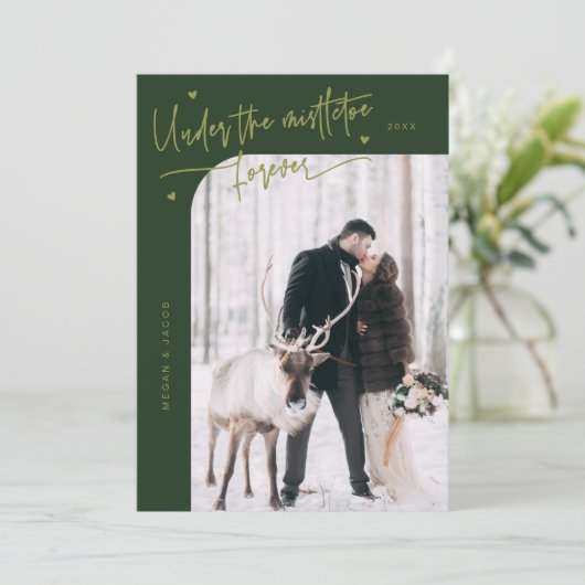 Onder Mistletoe Forever Pas getrouwd Foto Groen Feestdagenkaart (Staand voorkant)