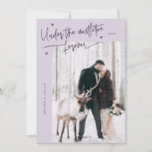 Onder Mistletoe Forever Pas getrouwd Foto Paarse Feestdagenkaart (Voorkant)
