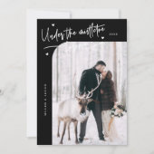 Onder Mistletoe Forever Pas getrouwd Foto Zwart Feestdagenkaart (Voorkant)