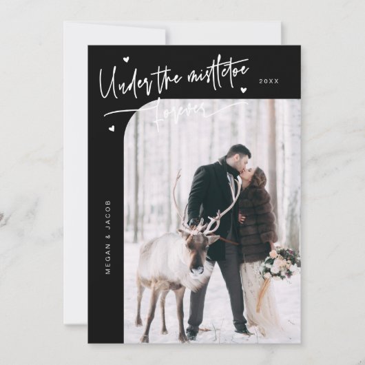Onder Mistletoe Forever Pas getrouwd Foto Zwart Feestdagenkaart (Voorkant)