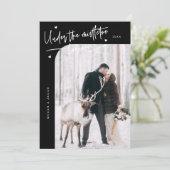 Onder Mistletoe Forever Pas getrouwd Foto Zwart Feestdagenkaart (Staand voorkant)
