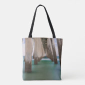 Onder Navarre Beach Pier Tote Bag (Achterkant)