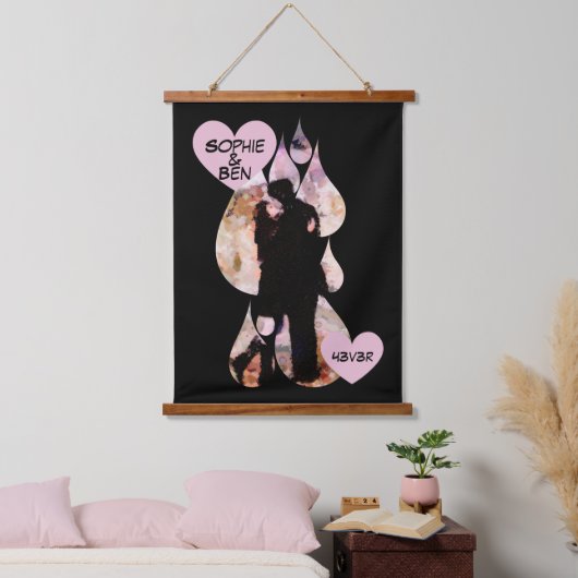 Onder paraplu: romantisch paar dat zoent in de reg hangend wandkleed (Slaapkamer)