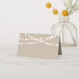 Onder Twinkle Lights op Burlap Gevouwen Plaats Kaa Plaatskaartje