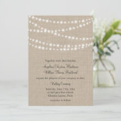 Onder Twinkle Lights op Burlap Wedding Invitation Kaart (Staand voorkant)