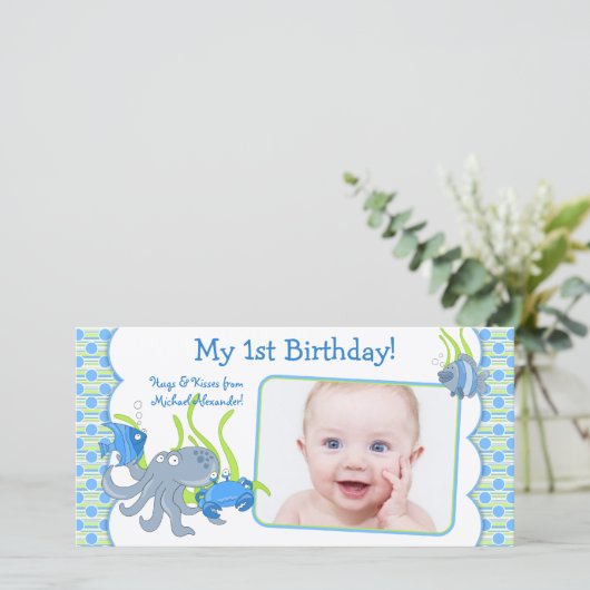 Onder Zee Critters Boy 1st Birthday Fotocard Aankondiging (Staand voorkant)