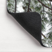 Onderaan de sneeuwbedekte pijnboom Winter Foto Muismat (Hoek)