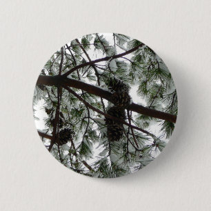 Onderaan de sneeuwbedekte pijnboom Winter Foto Ronde Button 5,7 Cm