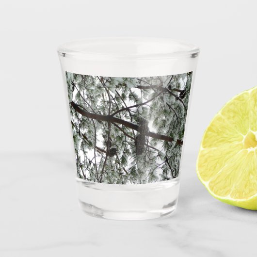 Onderaan de sneeuwbedekte pijnboom Winter Foto Shot Glas (Voorkant)