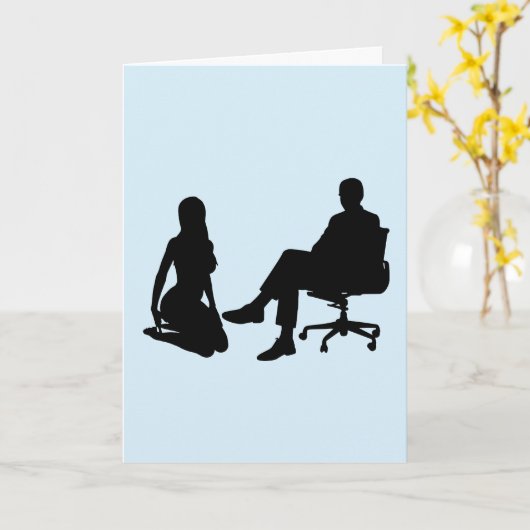 ONDERDANIGE VROUW KNIELEND VERJAARDAG KAART (Gele Bloem)