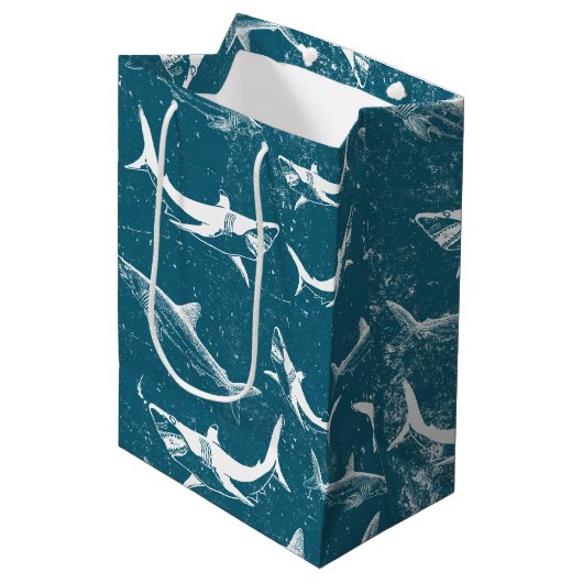 Onderdruk Blauw Shark Patroon Medium Cadeauzakje (Voorkant Gekanteld)