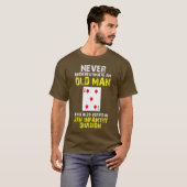 Onderschat de oude Man 5e infanteriedivisie nooit T-shirt (Voorkant volledig)