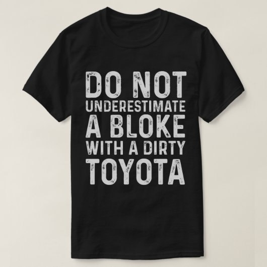 Onderschat een kerel met een vieze Toyota niet ( T-shirt (Design voorkant)