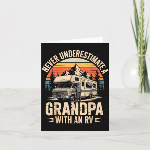 Onderschat een opa met een rv camping camper niet kaart