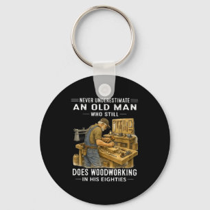 Onderschat een oude man die houtbewerking doet nie sleutelhanger