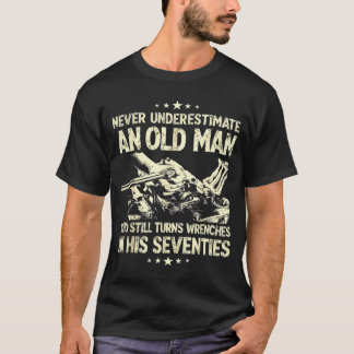 Onderschat een oude man die sleutels draait niet  t-shirt