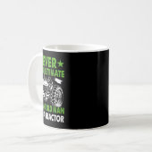 Onderschat een oude man met een tractor koffiemok (Voorkant links)