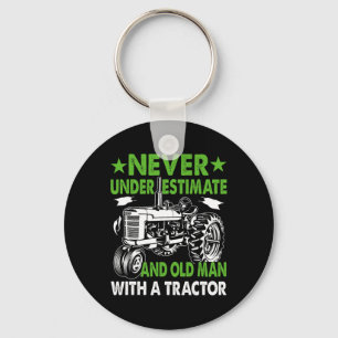 Onderschat een oude man met een tractor sleutelhanger