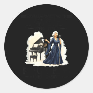 Onderschat een vrouw die op haar 70-jarige leeftij ronde sticker