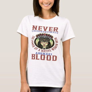 Onderschat een vrouw nooit met bloed van Abenaki T-shirt
