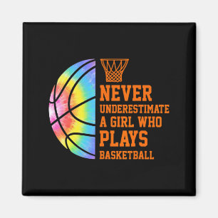 Onderschat geen meisje dat basketbal speelt t shir magneet