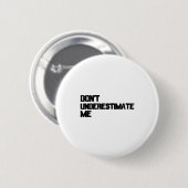 Onderschat Me Niet  Ronde Button 5,7 Cm (Voorkant /achterkant)