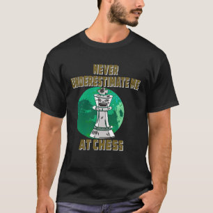 Onderschat me nooit bij het schaakspel dat me denk t-shirt
