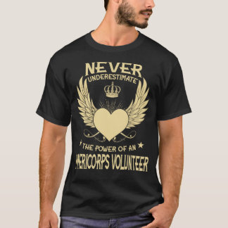 Onderschat nooit de kracht van A/An Americorps V T-shirt