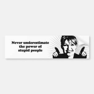 Onderschat nooit de kracht van domme mensen bumpersticker