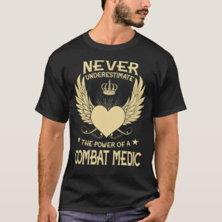 Onderschat nooit de kracht van een A/A Combat Medi T-shirt