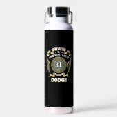 ONDERSCHAT NOOIT DE KRACHT VAN EEN DODGE WATERFLES (Voorkant)