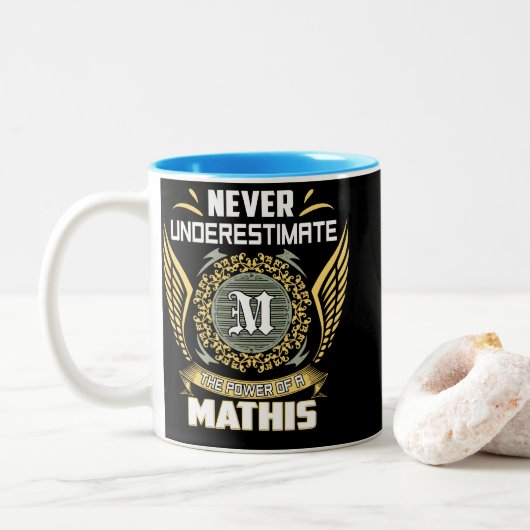 Onderschat Nooit De Kracht Van Een Mathis Tweekleurige Koffiemok (Met donut)