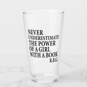 Onderschat nooit de kracht van een meisje glas