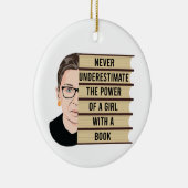 Onderschat nooit de kracht van een meisje met boek keramisch ornament (Rechts)