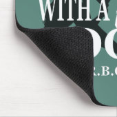 Onderschat nooit de kracht van een meisje met boek muismat (Hoek)