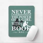 Onderschat nooit de kracht van een meisje met boek muismat (Met muis)