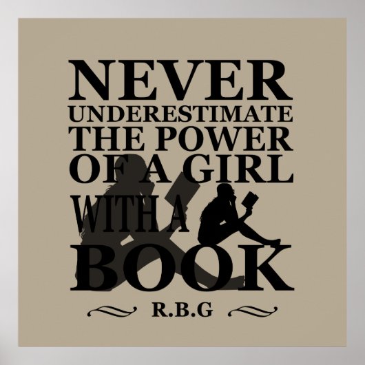 Onderschat nooit de kracht van een meisje met boek poster (Voorkant)