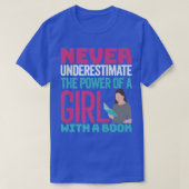 Onderschat nooit de kracht van een meisje met een  t-shirt (Design voorkant)
