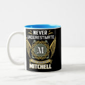 Onderschat Nooit De Kracht Van Een Mitchell Tweekleurige Koffiemok (Links)