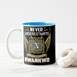 Onderschat Nooit De Kracht Van Een Nwankwo Tweekleurige Koffiemok