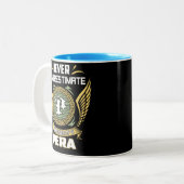 Onderschat Nooit De Kracht Van Een Pera Tweekleurige Koffiemok (Voorkant links)