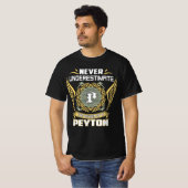 Onderschat Nooit De Kracht Van Een Peyton T-shirt (Voorkant volledig)