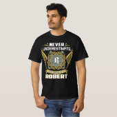 Onderschat Nooit De Kracht Van Een Robert T-shirt (Voorkant volledig)