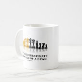 Onderschat nooit de kracht van een schaap koffiemok (Voorkant links)