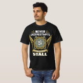 Onderschat nooit de kracht van een stal t-shirt (Voorkant volledig)